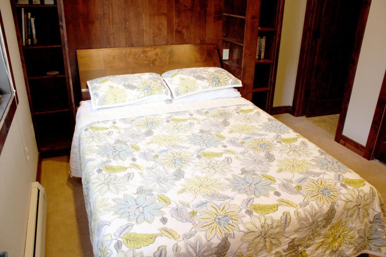 Pinecreek #E - 3 Bedroom - Pool And Hot Tub Access - Close To Town - Shuttle To Slopes เบรกเคนริดจ์ ภายนอก รูปภาพ